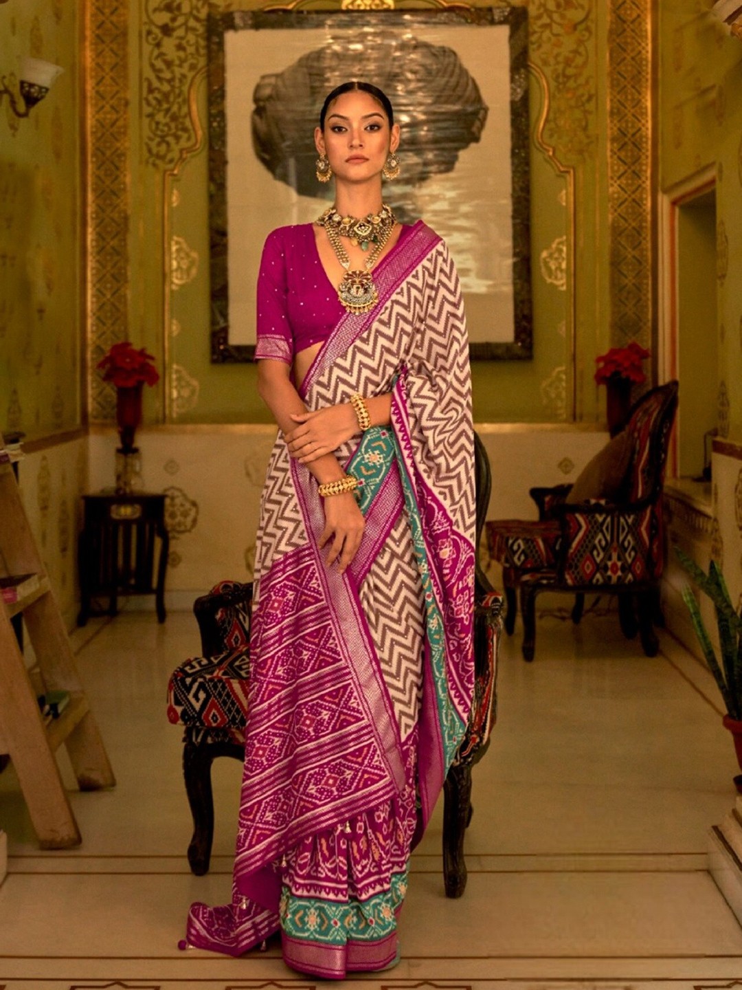 

Mitera Ethnic Motifs Silk Blend Patola Saree, Pink