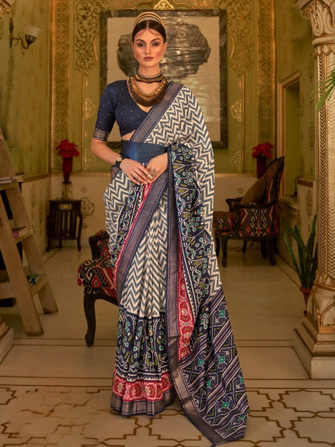 

Mitera Ethnic Motifs Silk Blend Patola Saree, Navy blue