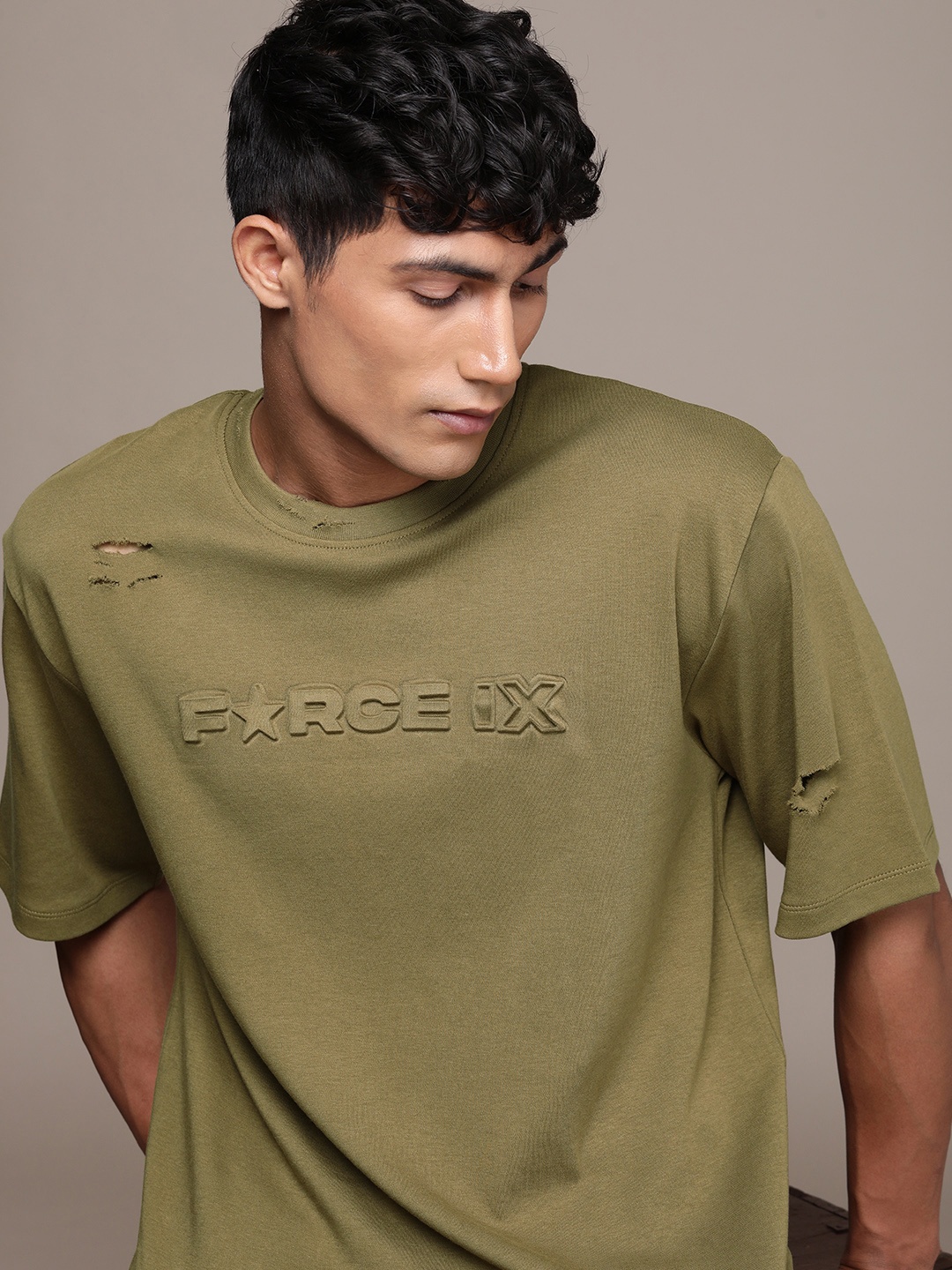 

FORCE IX Men Ripped Loose Fit Pure Cotton T-shirt With Brand Logo Embossed Detail, Olive