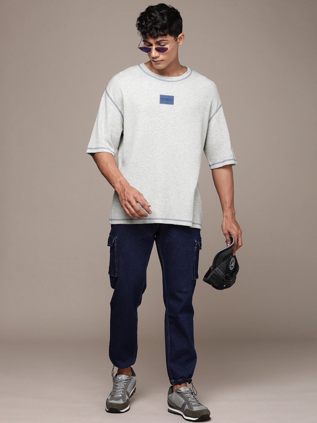

FORCE IX Men Pure Cotton Drop-Shoulder Loose Fit T-shirt With Applique Detail, Grey