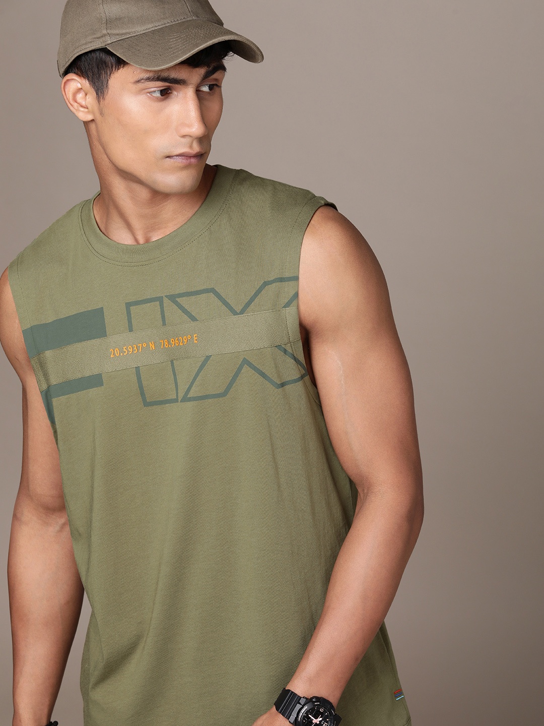 

FORCE IX Men Pure Cotton Brand Logo Printed Sleeveless T-shirt With Applique Detail, Olive