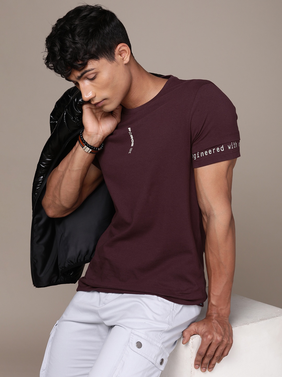 

FORCE IX Men Brand Logo Printed Pure Cotton T-shirt, Maroon