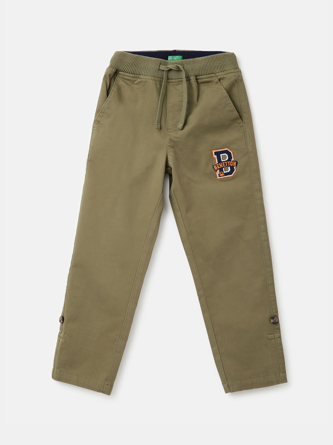 

United Colors of Benetton Boys Solid Regular Fit Trousers, Olive