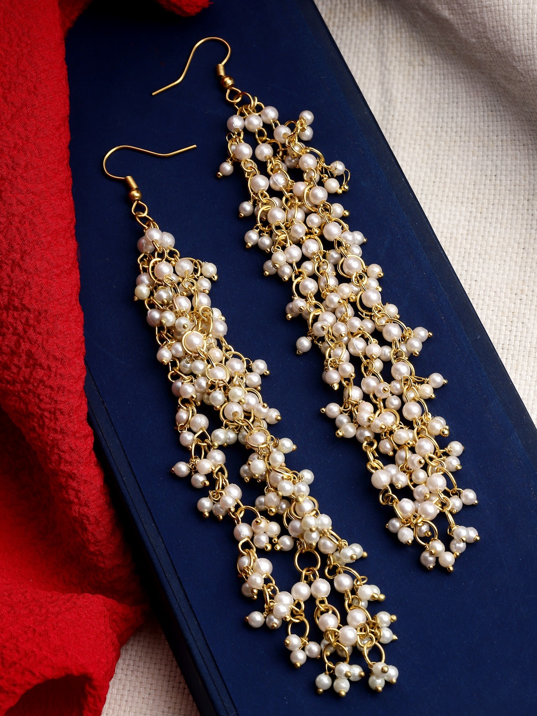 

PANASH Gold-Plated Pearls Studded Classic Ear Chain, Off white