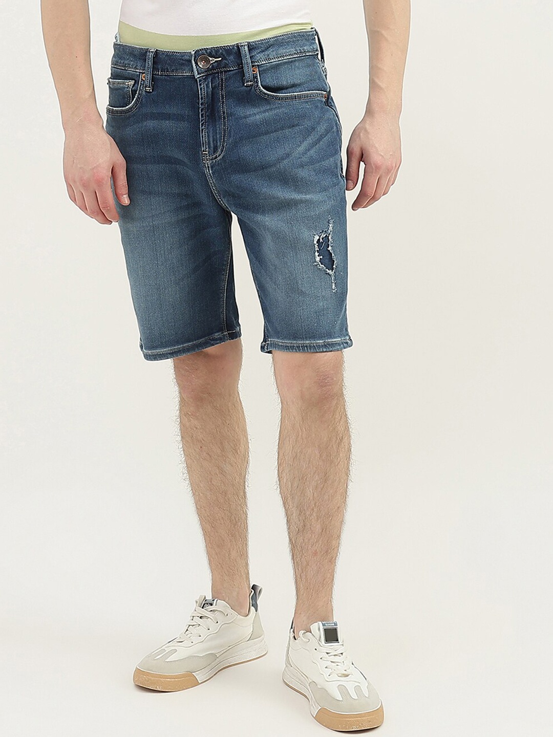

United Colors of Benetton Men Washed Slim Fit Denim Shorts, Blue