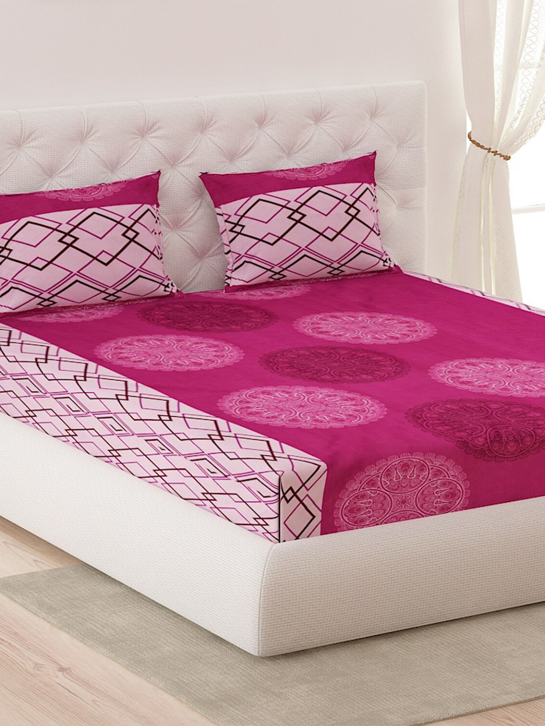 

Moca By Monte Carlo Pink Geometric 104 TC Queen Bedsheet with 2 Pillow Covers
