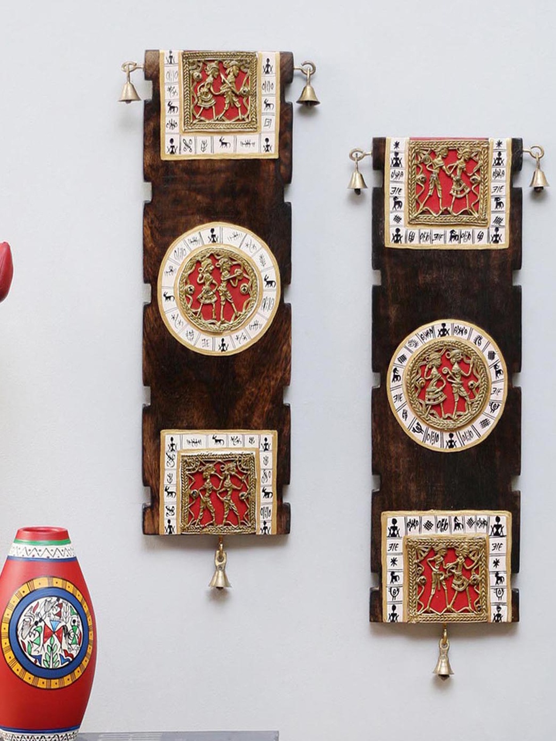 

VarEesha Brown Set of 2 Wooden Dhokra Wall Hangings