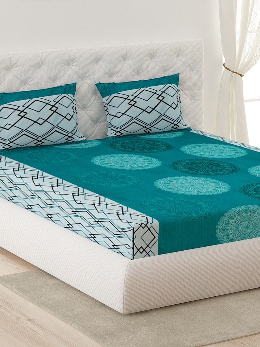 

Moca By Monte Carlo Blue & Green Geometric 104 TC Queen Bedsheet with 2 Pillow Covers