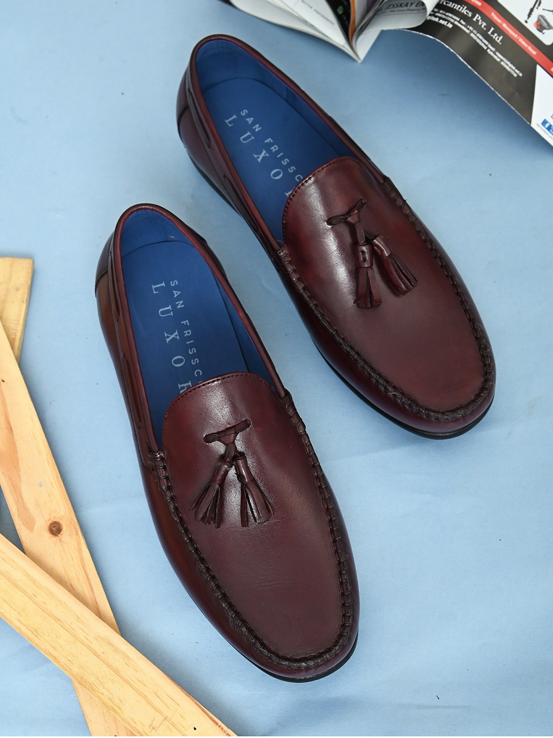 

San Frissco Men Solid Leather Loafers, Maroon