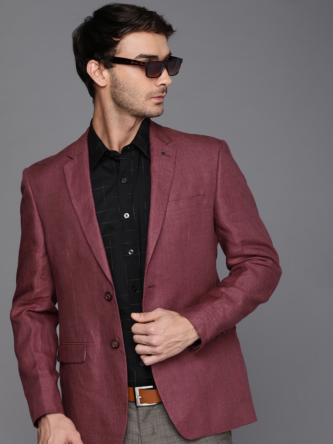 

Louis Philippe Men Single Breasted Linen Slim Fit Formal Blazer, Fuchsia