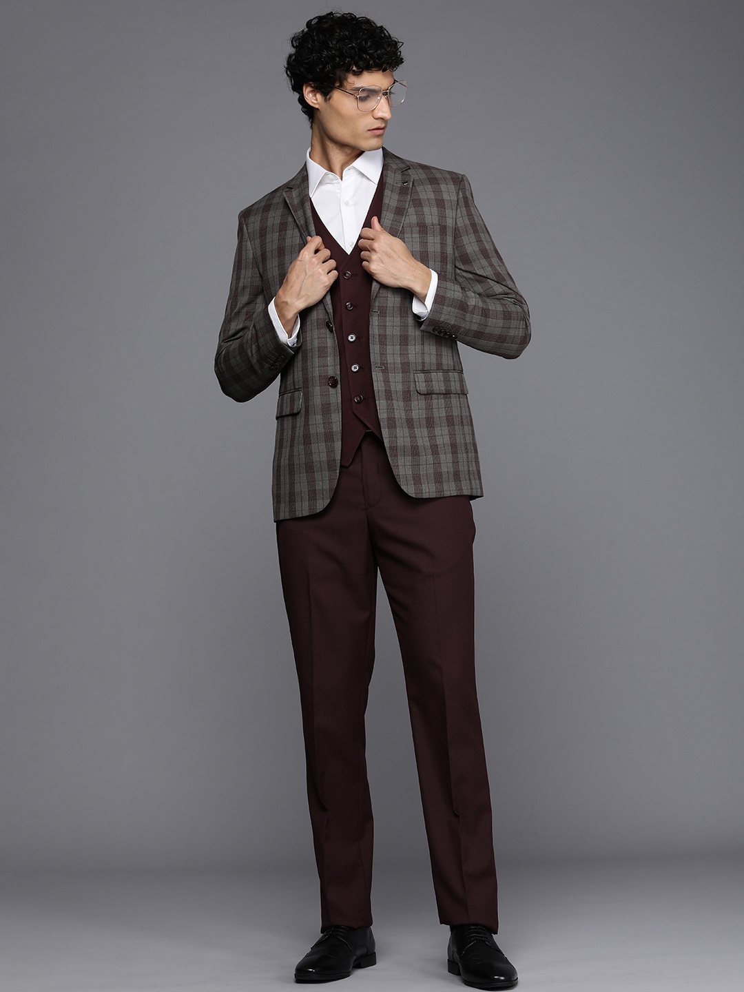 

Louis Philippe Men Single-Breasted Slim Fit Formal 3-Piece Suit, Burgundy