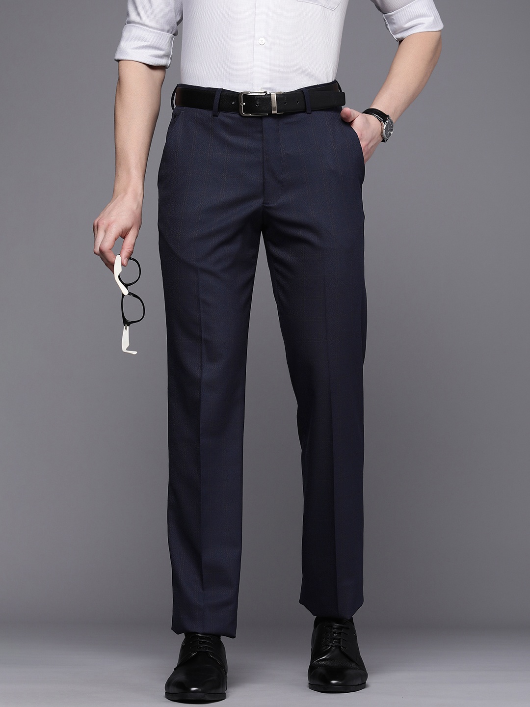 

Louis Philippe Men Checked Slim Fit Trousers, Navy blue