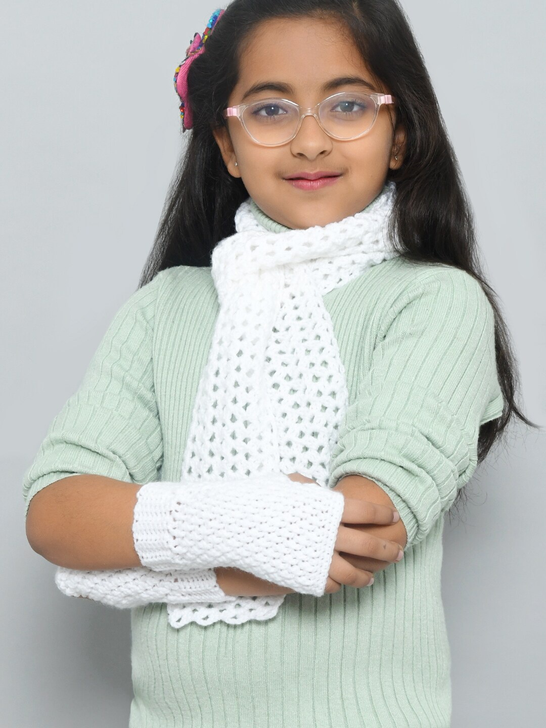 

FUNKRAFTS Girls Self Design Woolen Muffler With Gloves Set, White