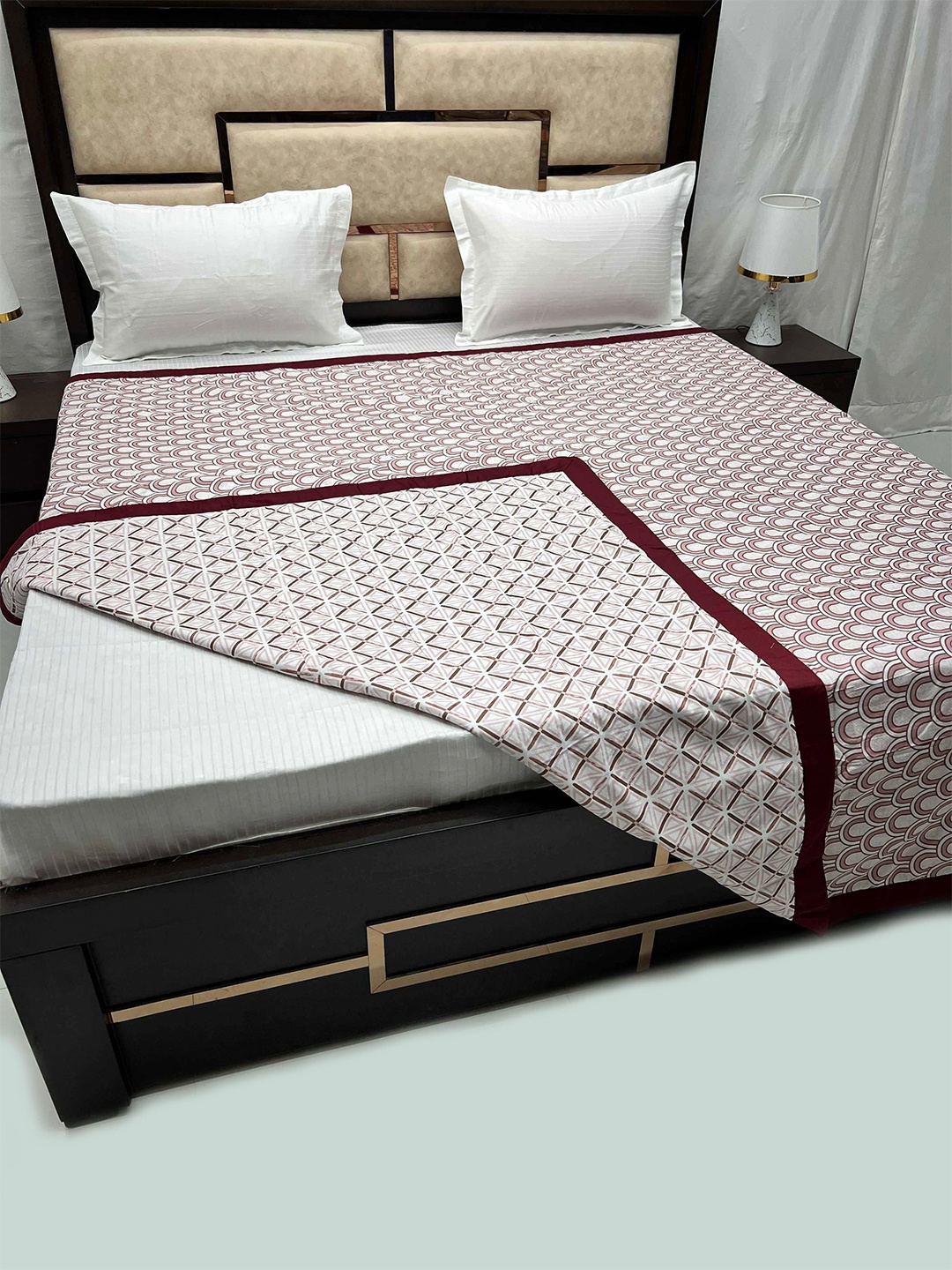 

Pure Decor Maroon & Off White Geometric 210 GSM Pure Cotton Reversible Double Bed Dohar