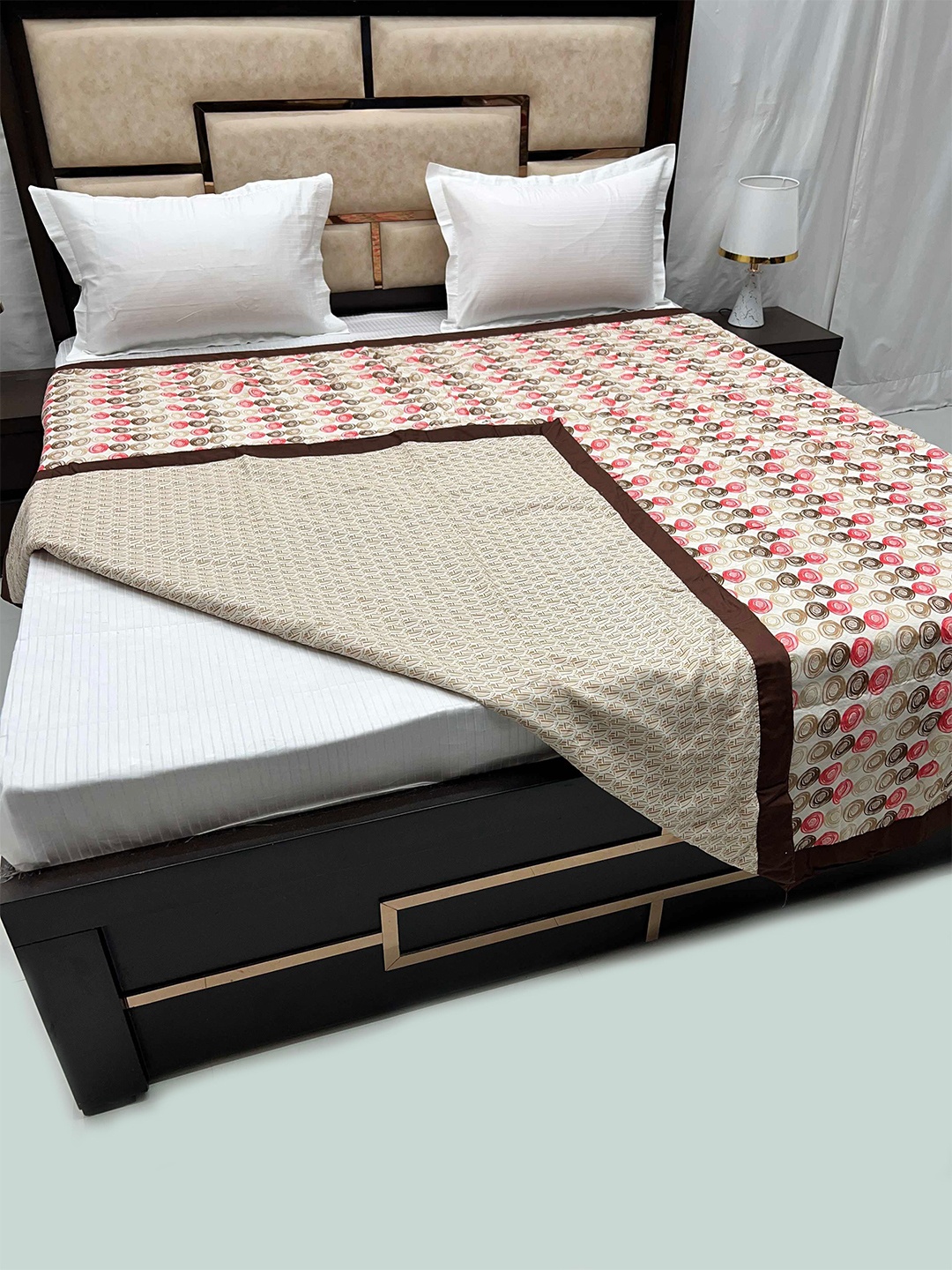

Pure Decor Brown & Pink Geometric AC Room 210 GSM Pure Cotton Reversible Double Bed Dohar
