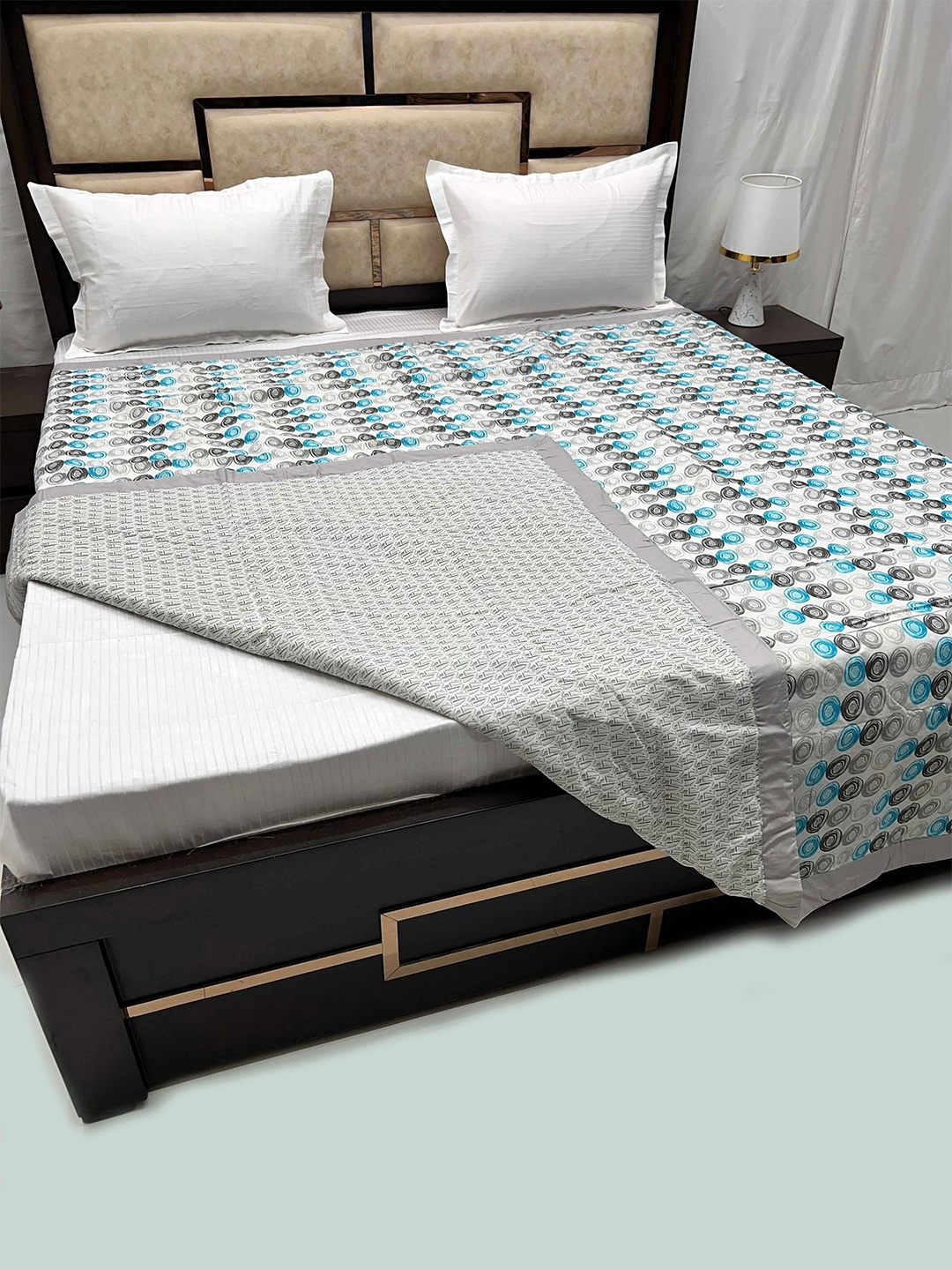 

Pure Decor White & Blue Geometric AC Room 210 GSM Pure Cotton Reversible Double Bed Dohar