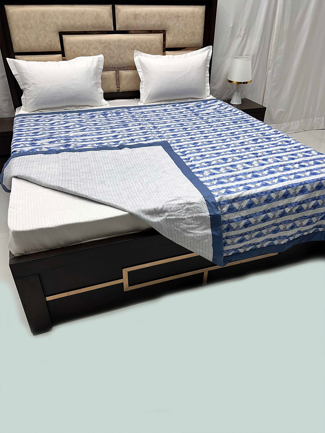 

Pure Decor Blue & Grey Geometric AC Room 210 GSM Pure Cotton Reversible Double Bed Dohar