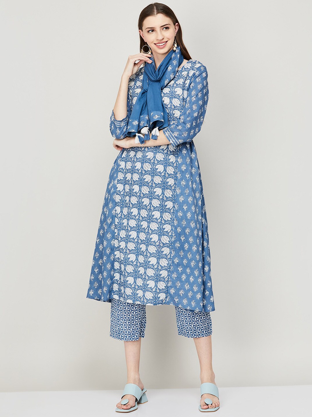 

Melange by Lifestyle Women Floral Printed Pure Cotton Kurta with Trousers & With Dupatta, Blue