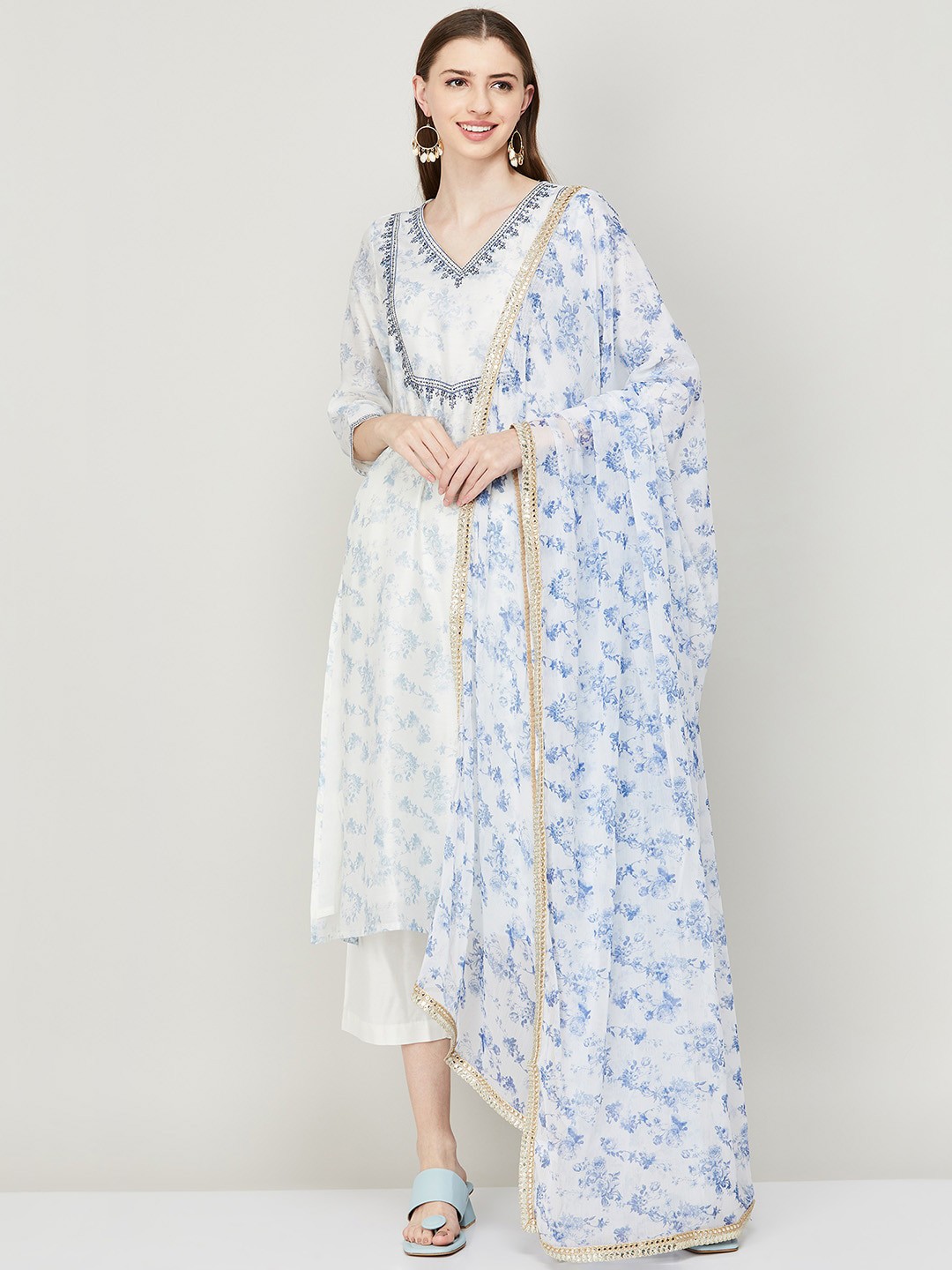 

Melange by Lifestyle Women Floral Printed Kurta with Trousers & With Dupatta, White