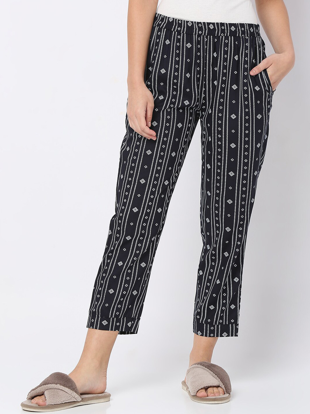 

Smarty Pants Women Printed Cotton Lounge Pants, Black