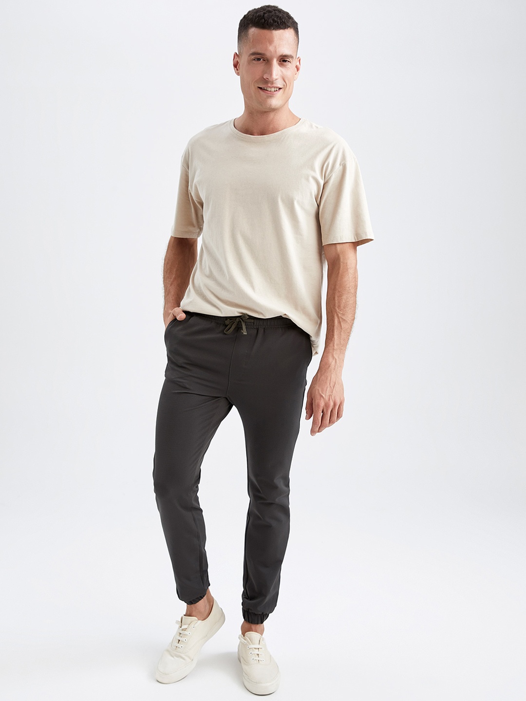 

DeFacto Men Mid-Rise Regular Fit Joggers, Blue