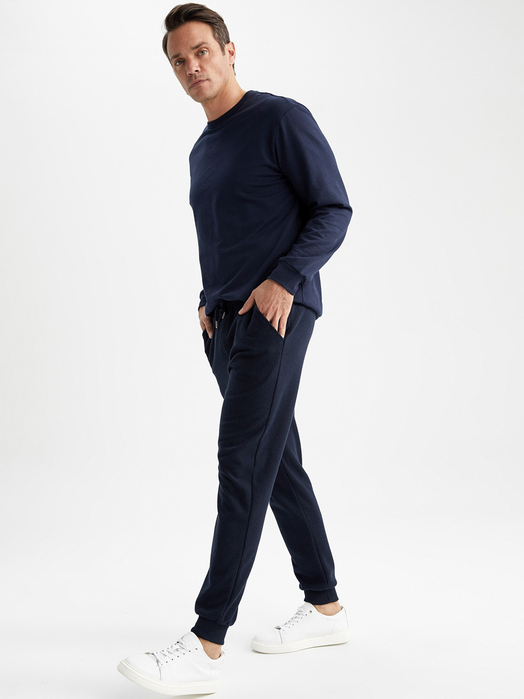 

DeFacto Men Mid-Rise Regular Fit Joggers, Navy blue
