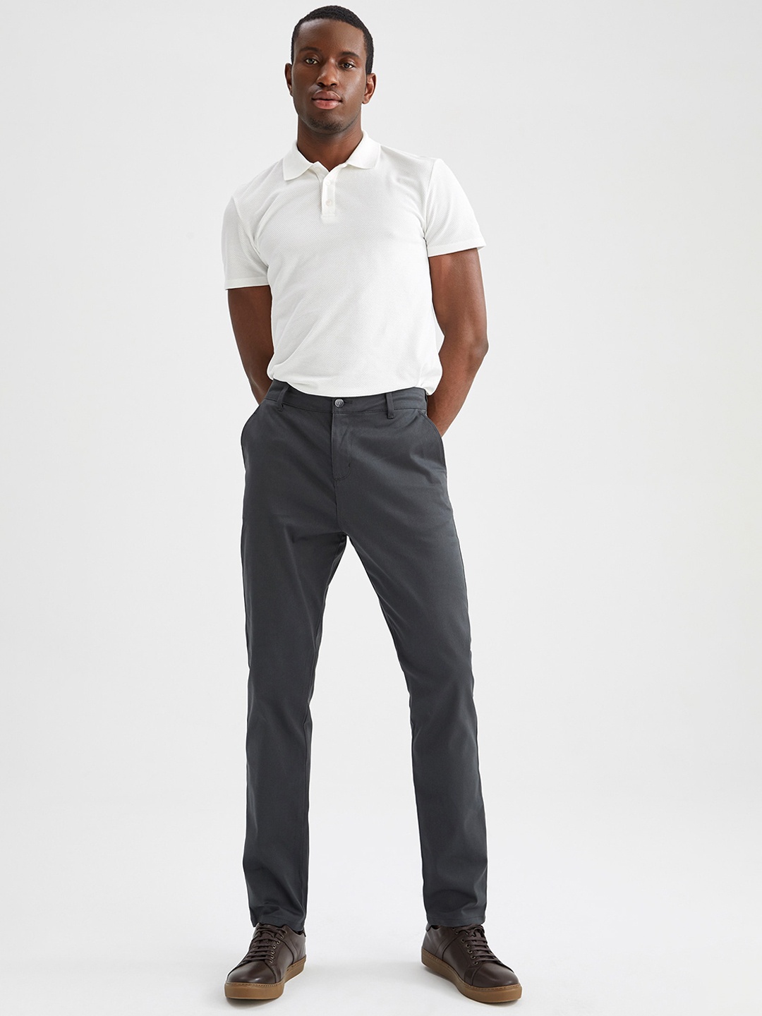 

DeFacto Men Mid-Rise Regular Fit Trousers, Grey