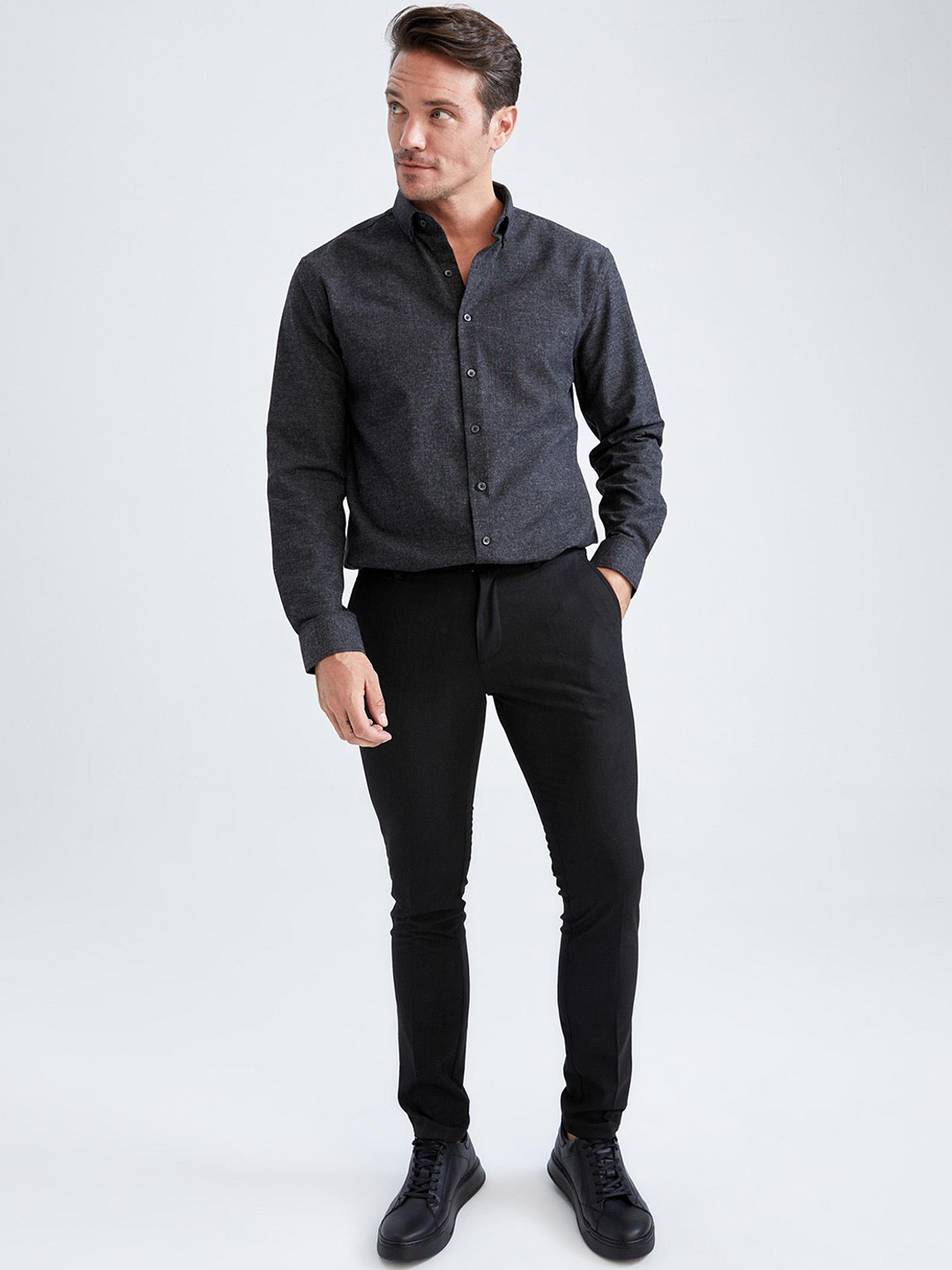 

DeFacto Men Mid-Rise Regular Fit Trousers, Black