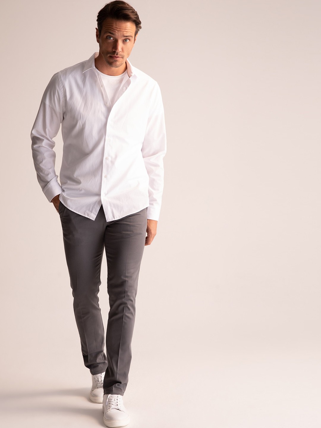 

DeFacto Men Mid-Rise Regular Fit Chinos, Grey