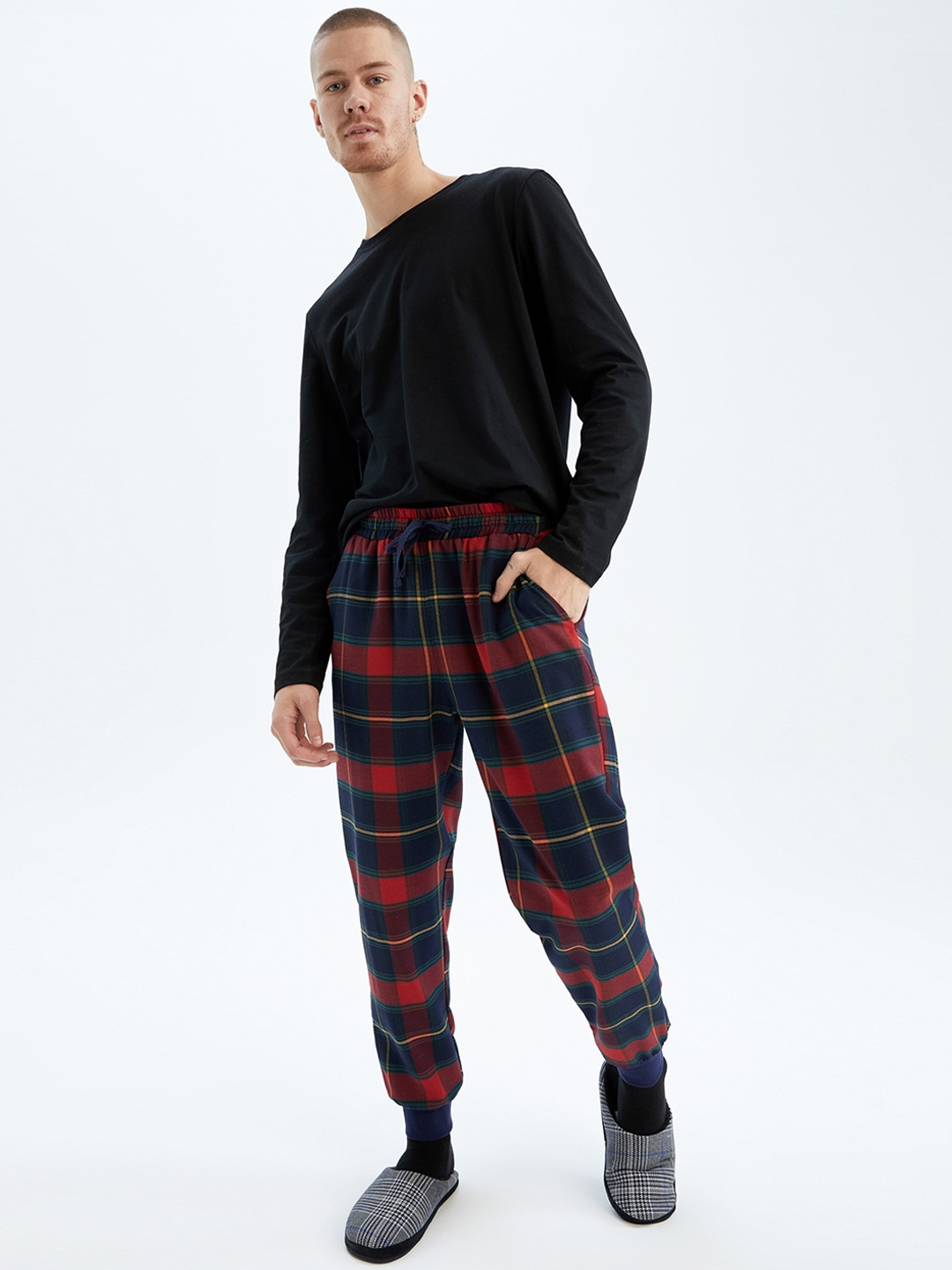 

DeFacto Men Checked Joggers, Navy blue