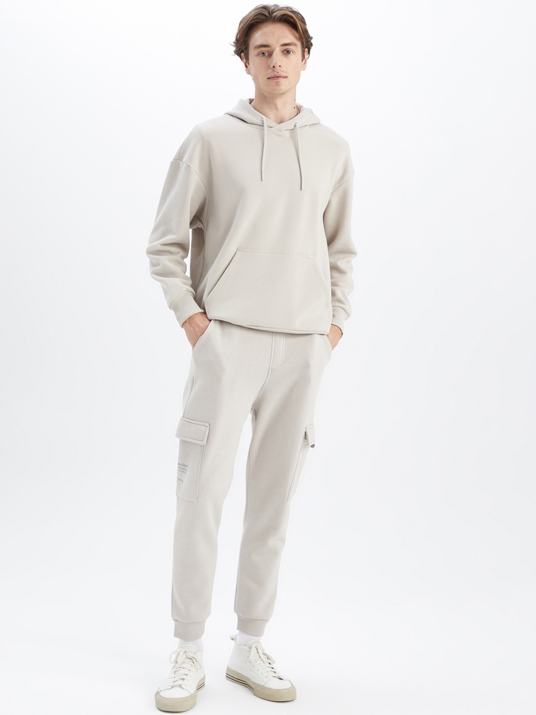 

DeFacto Men Mid Rise Plain Joggers, Beige