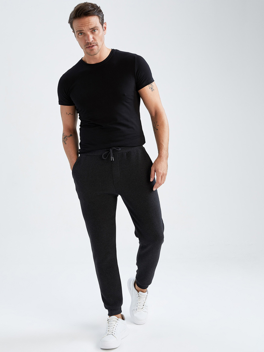 

DeFacto Men Plain Joggers, Black