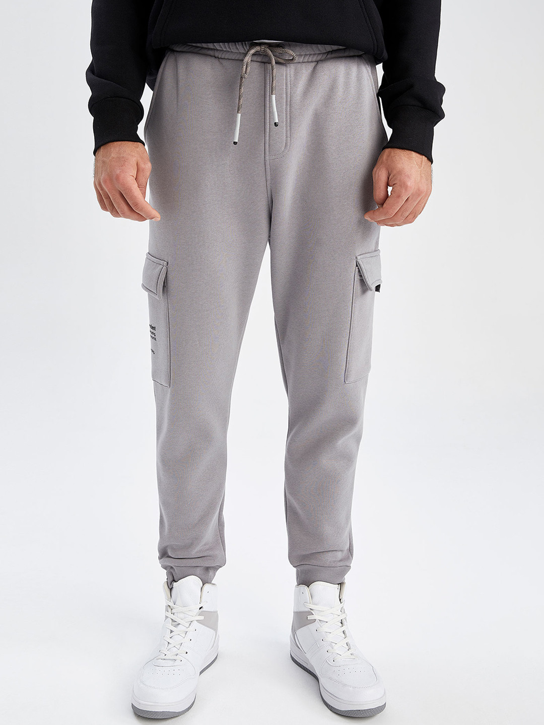 

DeFacto Men Solid Joggers, Grey