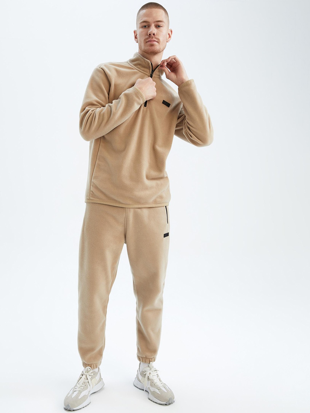 

DeFacto Men Solid Joggers, Beige