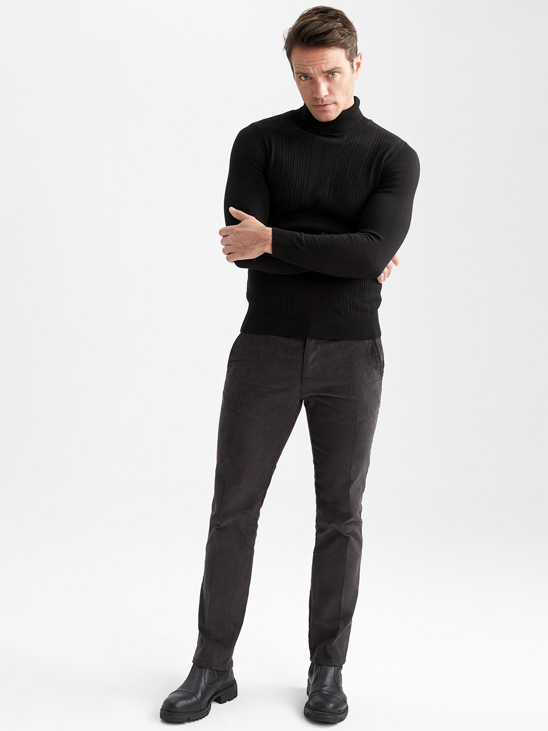 

DeFacto Men Solid Pure Cotton Trousers, Grey