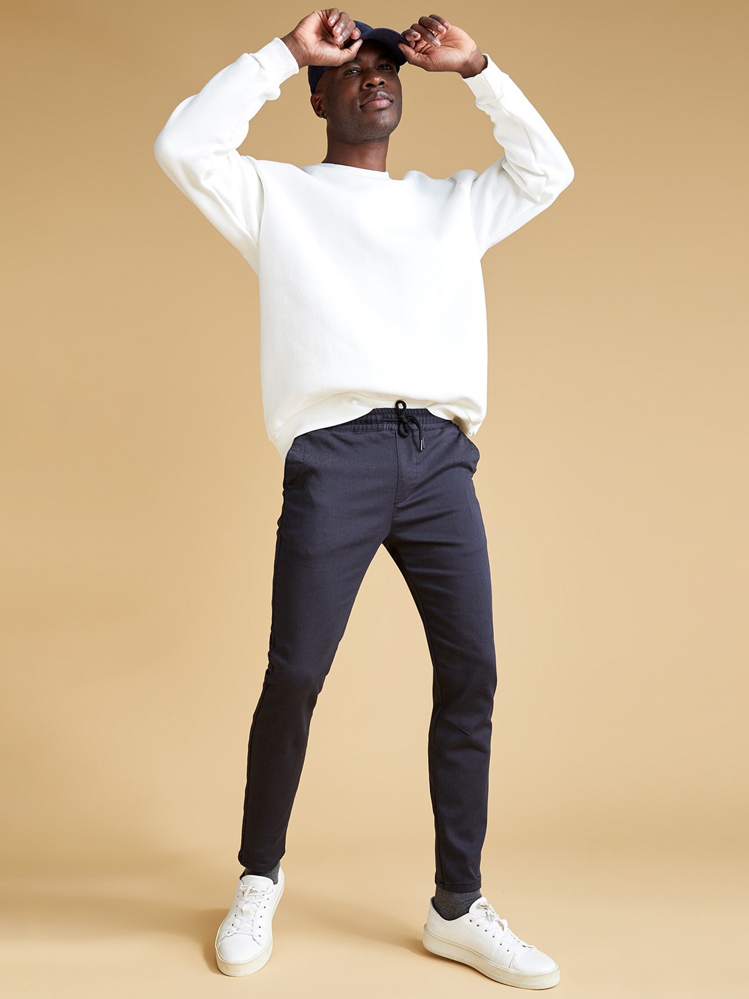 

DeFacto Men Solid Trousers, Navy blue