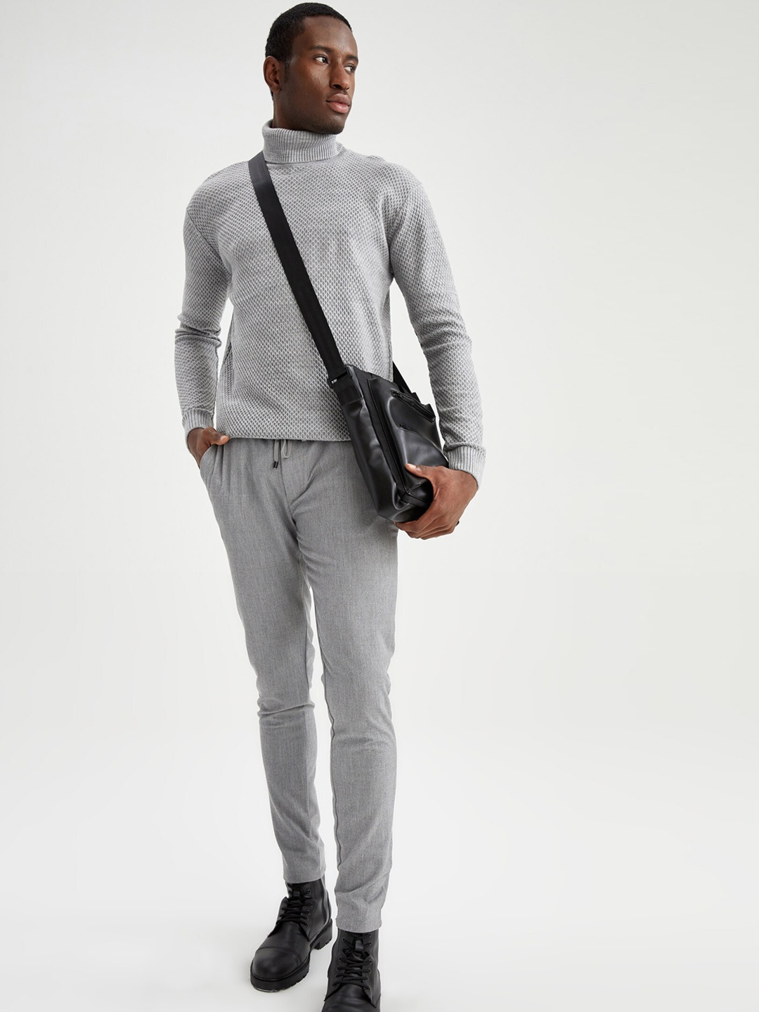 

DeFacto Men Solid Trousers, Grey