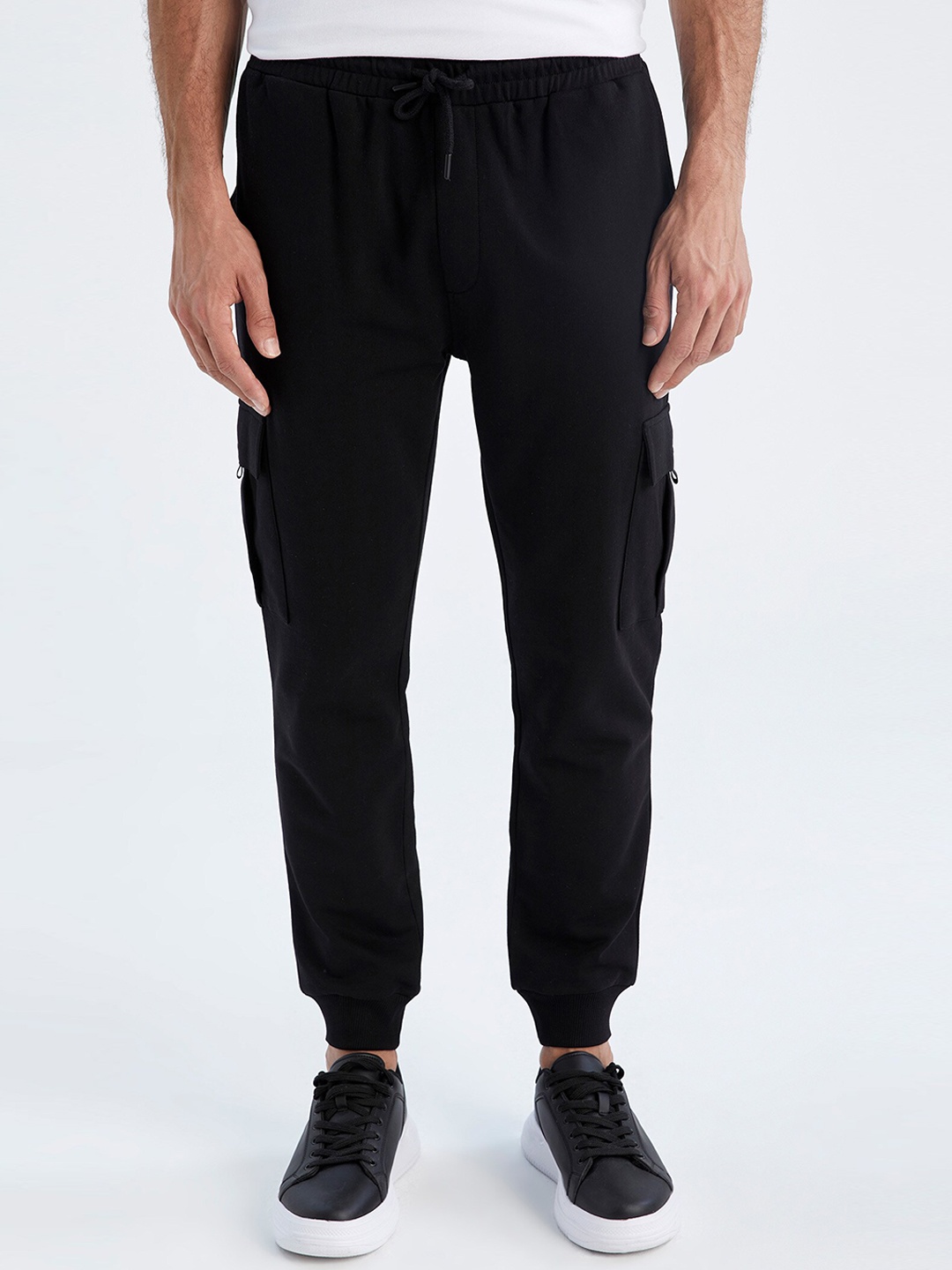 

DeFacto Men Solid Joggers, Black