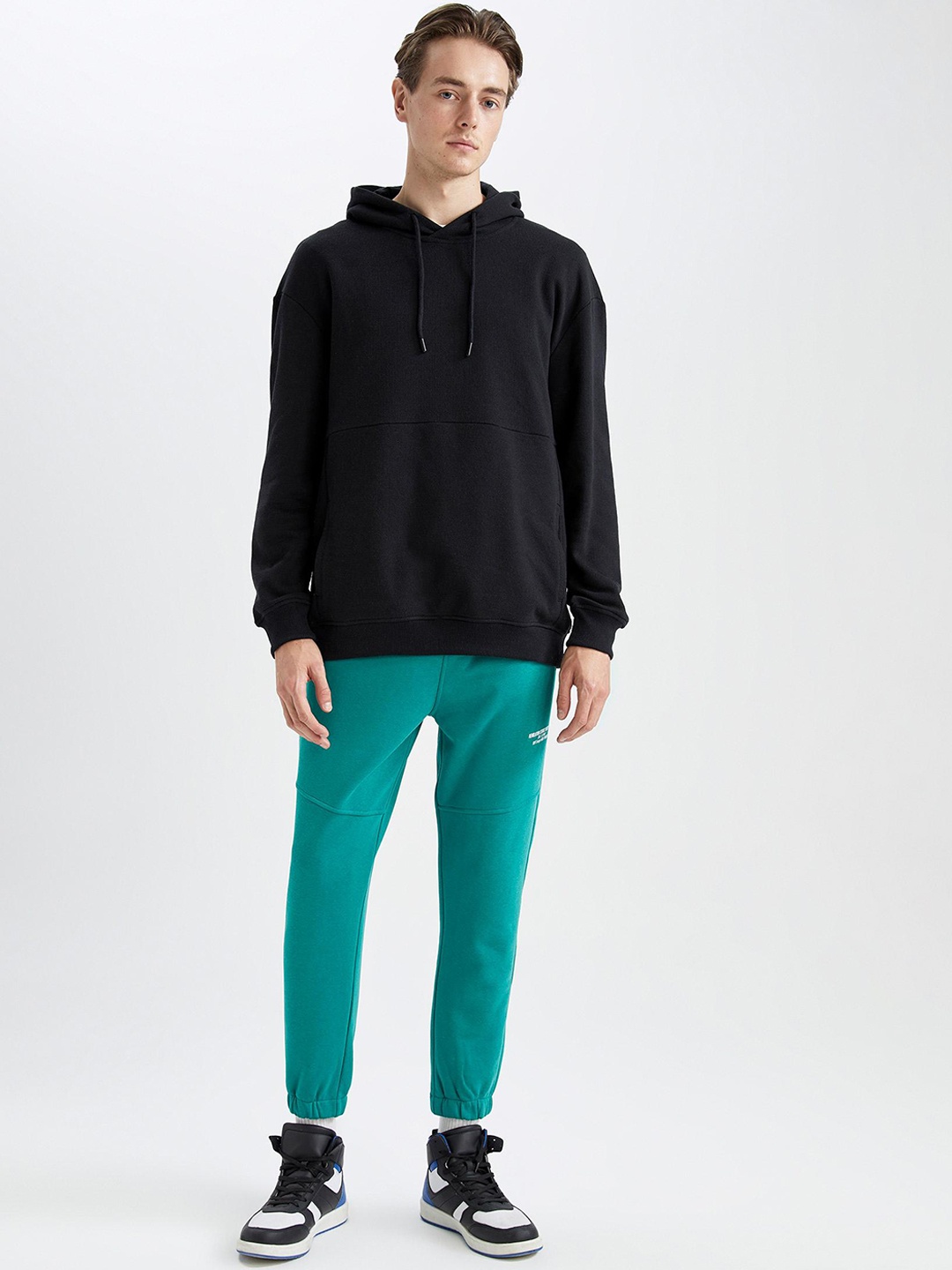 

DeFacto Men Solid Joggers, Green