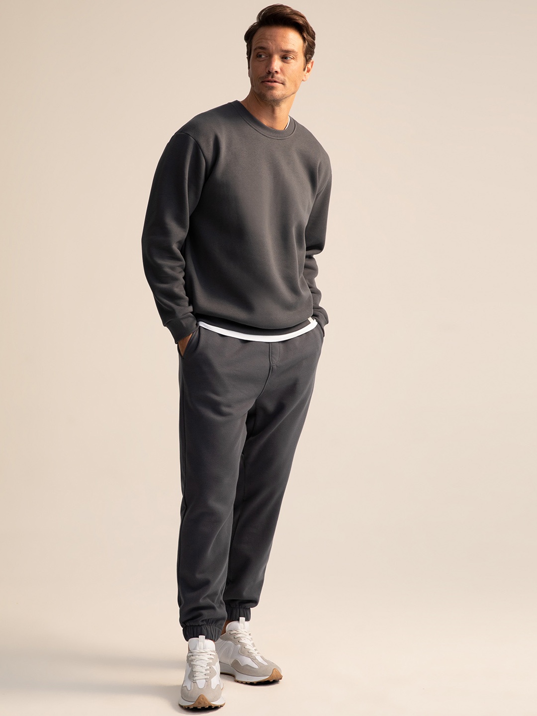 

DeFacto Men Solid Joggers, Grey
