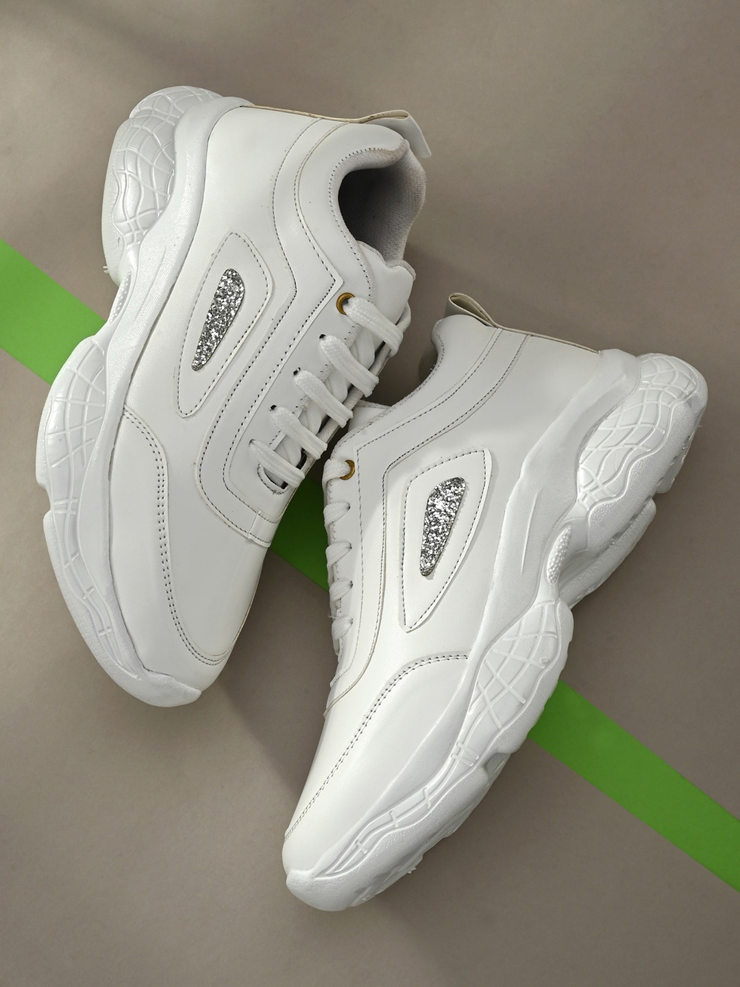 

AfroJack Women Solid Sneakers, White