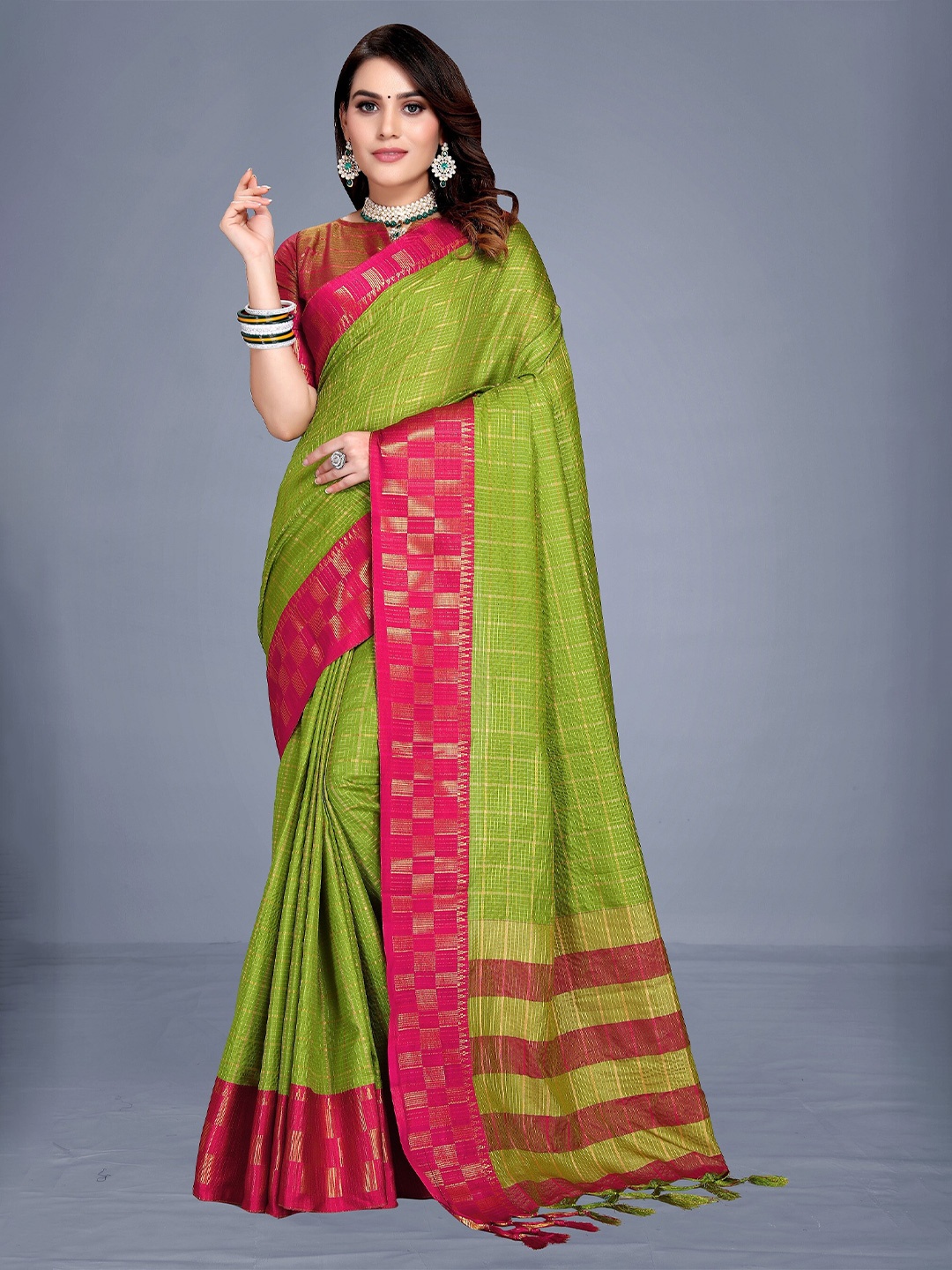 

VENISA Embellished Checked Silk Saree, Green