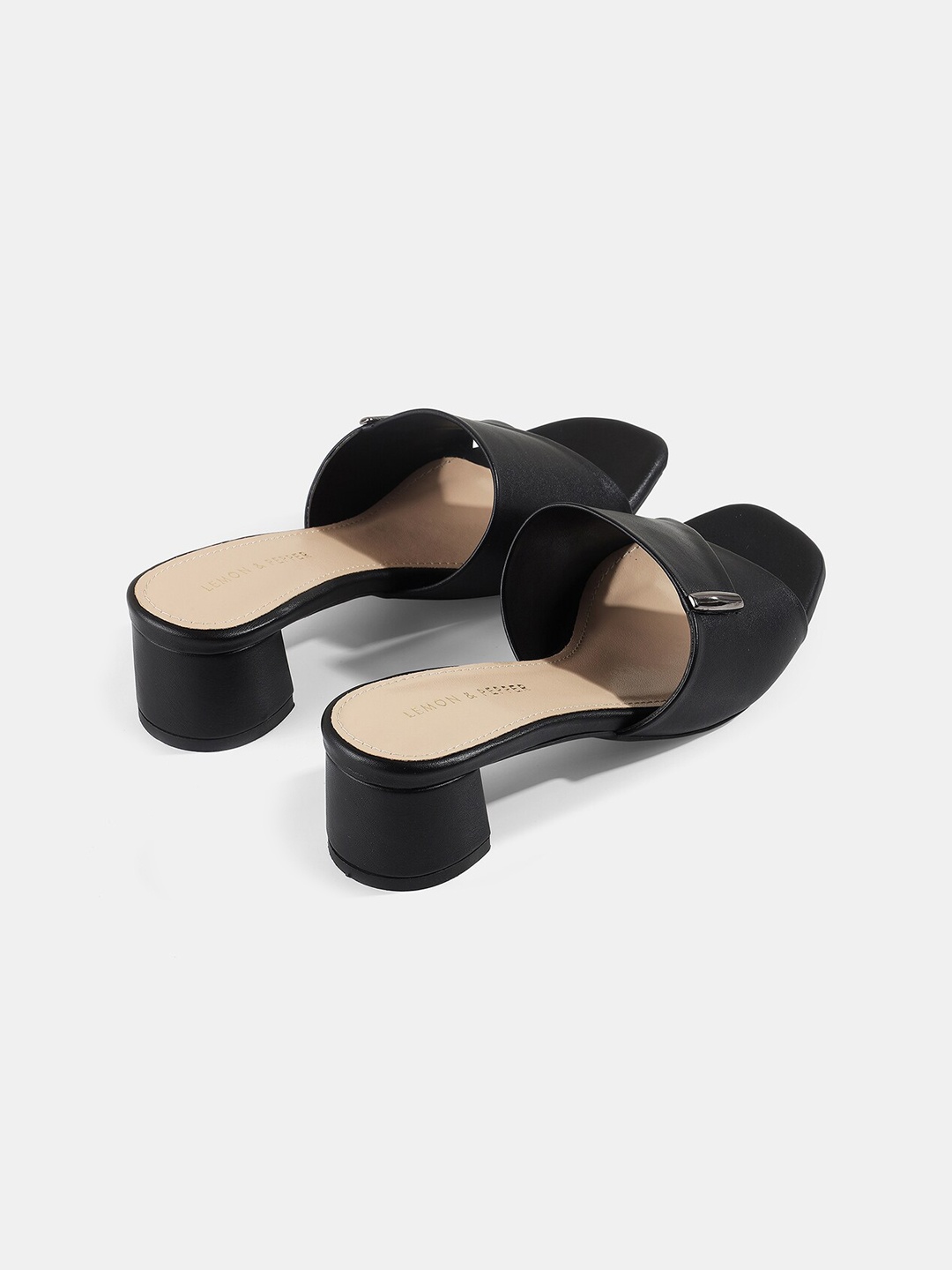 

LEMON & PEPPER Slip On Block Mules Heels, Black