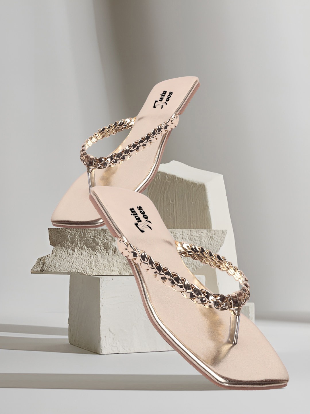 

TWIN TOES Women Embellished Open Toe Flats, Gold