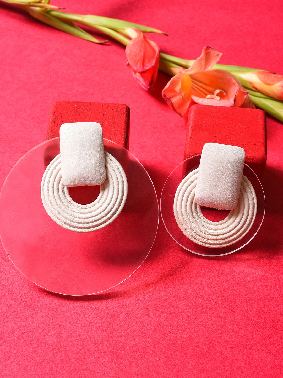 

SOHI Circular Studs Earrings, White