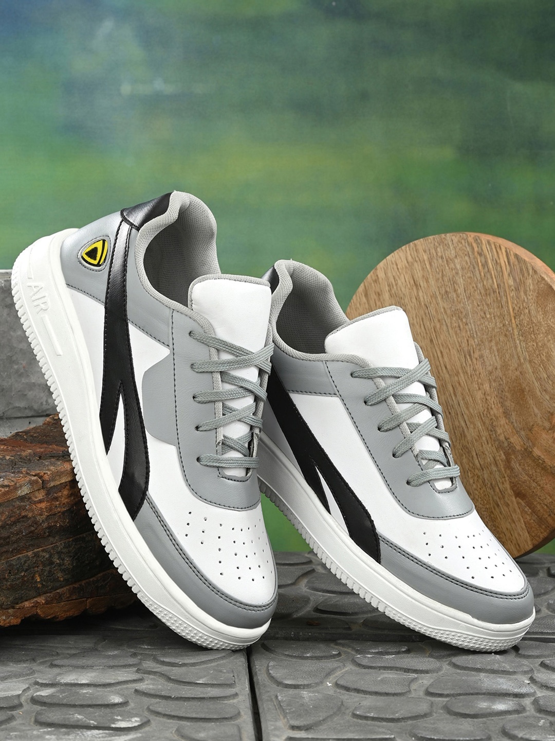 

Mactree Men Colourblocked Lightweight Sneakers, White