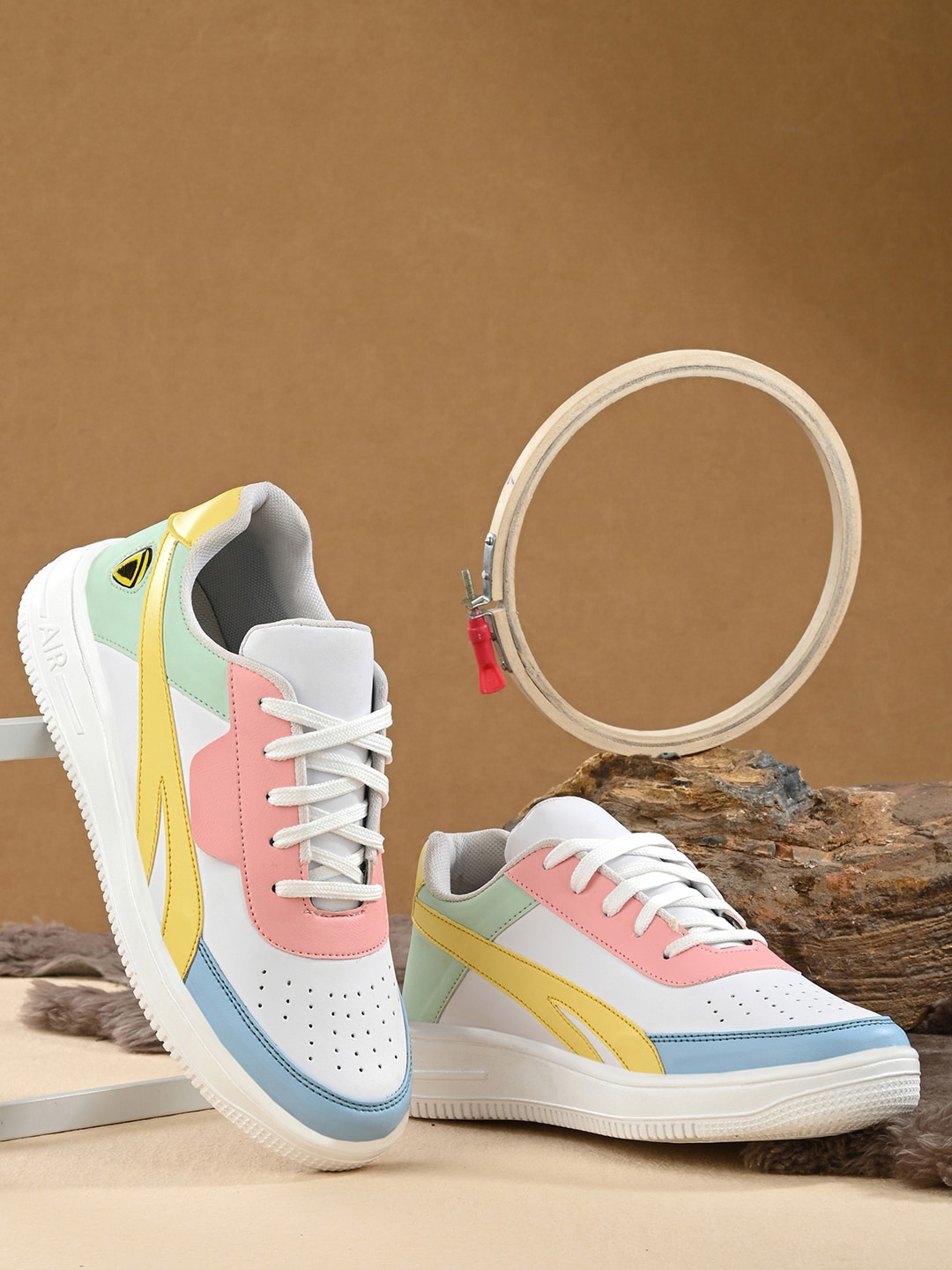 

Mactree Men Colourblocked Lightweight Sneakers, White