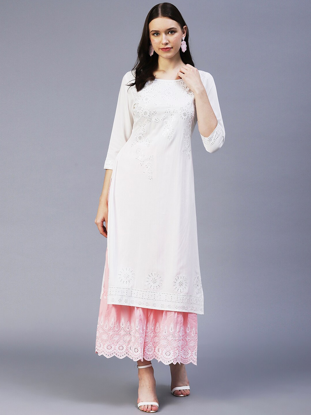 

FASHOR Women Floral Embroidered Round Neck Kurta, White