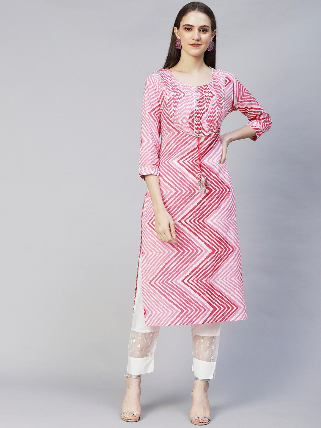 

FASHOR Women Chevron Printed Gotta Patti Cotton Kurta, Pink