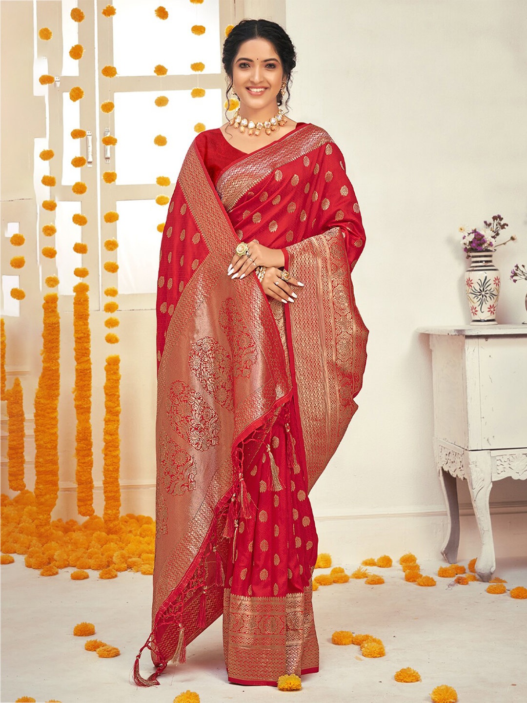 

Exclusiva Red & Gold-Toned Woven Design Zari Silk Blend Banarasi Saree